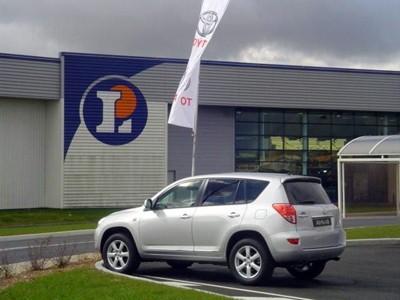 TOYS MOTORS la Rochelle - Rochefort invite ses clients à prendre le goûter...