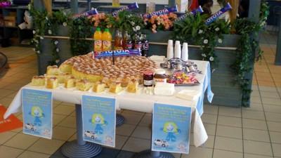 TOYS MOTORS la Rochelle - Rochefort invite ses clients à prendre le goûter...