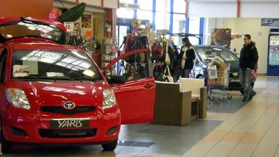 TOYS MOTORS la Rochelle - Rochefort invite ses clients à prendre le goûter...