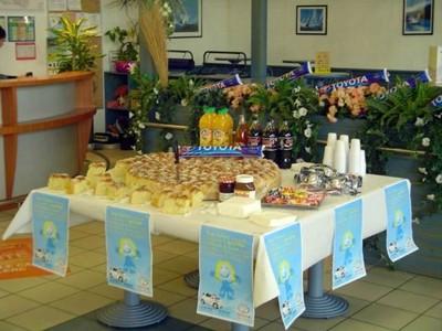 TOYS MOTORS la Rochelle - Rochefort invite ses clients à prendre le goûter...