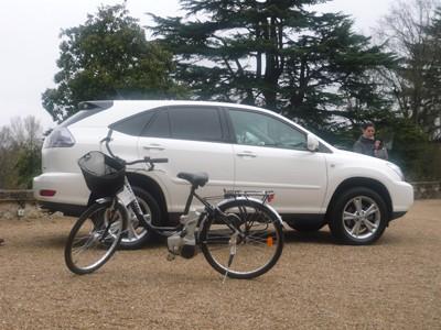 Lexus Tours au Château de Beaulieu pour les Essais Hybrides Lexus
