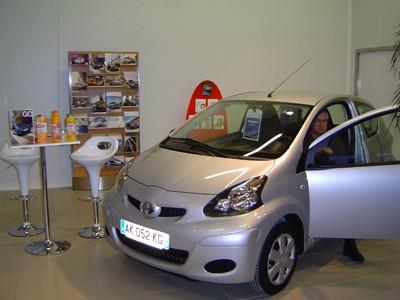 Remise des clefs de l'Aygo gagnée grâce à Toyota France en partenariat avec Jocker
