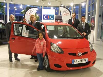 Remise des clefs de l'Aygo gagnée au Grand Jeu CIC Mobile