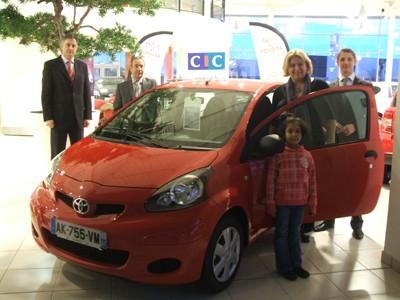 Remise des clefs de l'Aygo gagnée au Grand Jeu CIC Mobile