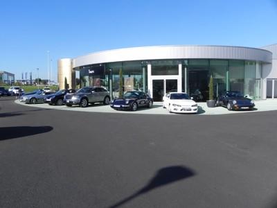 LEXUS Tours présent au rassemblement mensuel des véhicules anciens de Tours