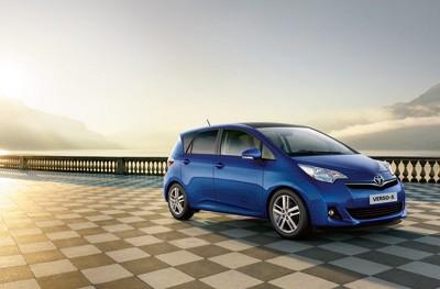 Exposition de Toyota à Intermarché à Perrusson.