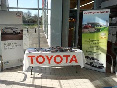 Exposition de Toyota à Intermarché à Perrusson.