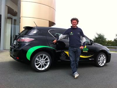 Arnaud Boissières et sa CT 200h à la concession Lexus La Roche Sur Yon