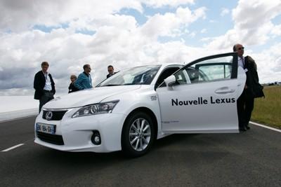 Journée exceptionnelle dessais hybrides Toyota et Lexus sur le circuit de Fontenay le Comte