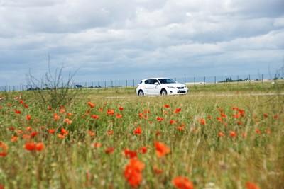 Journée exceptionnelle dessais hybrides Toyota et Lexus sur le circuit de Fontenay le Comte