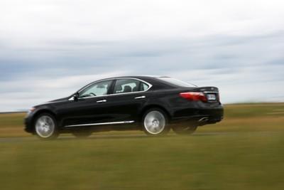 Journée exceptionnelle dessais hybrides Toyota et Lexus sur le circuit de Fontenay le Comte