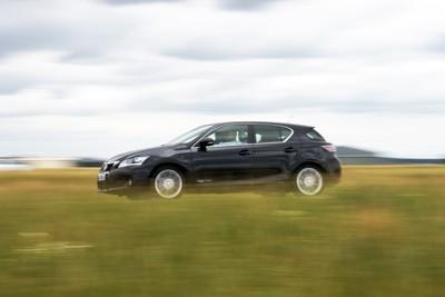 Journée exceptionnelle dessais hybrides Toyota et Lexus sur le circuit de Fontenay le Comte