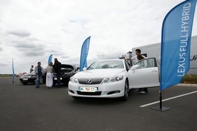 Journée exceptionnelle dessais hybrides Toyota et Lexus sur le circuit de Fontenay le Comte