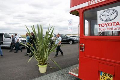 Journée exceptionnelle dessais hybrides Toyota et Lexus sur le circuit de Fontenay le Comte