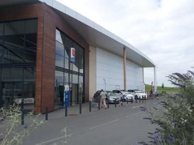 Toyota Toys Motors expose au Super U de Loches.