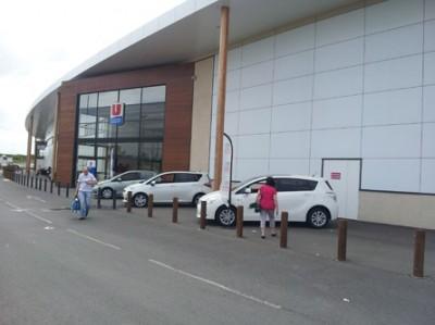 Toyota Toys Motors expose au Super U de Loches.