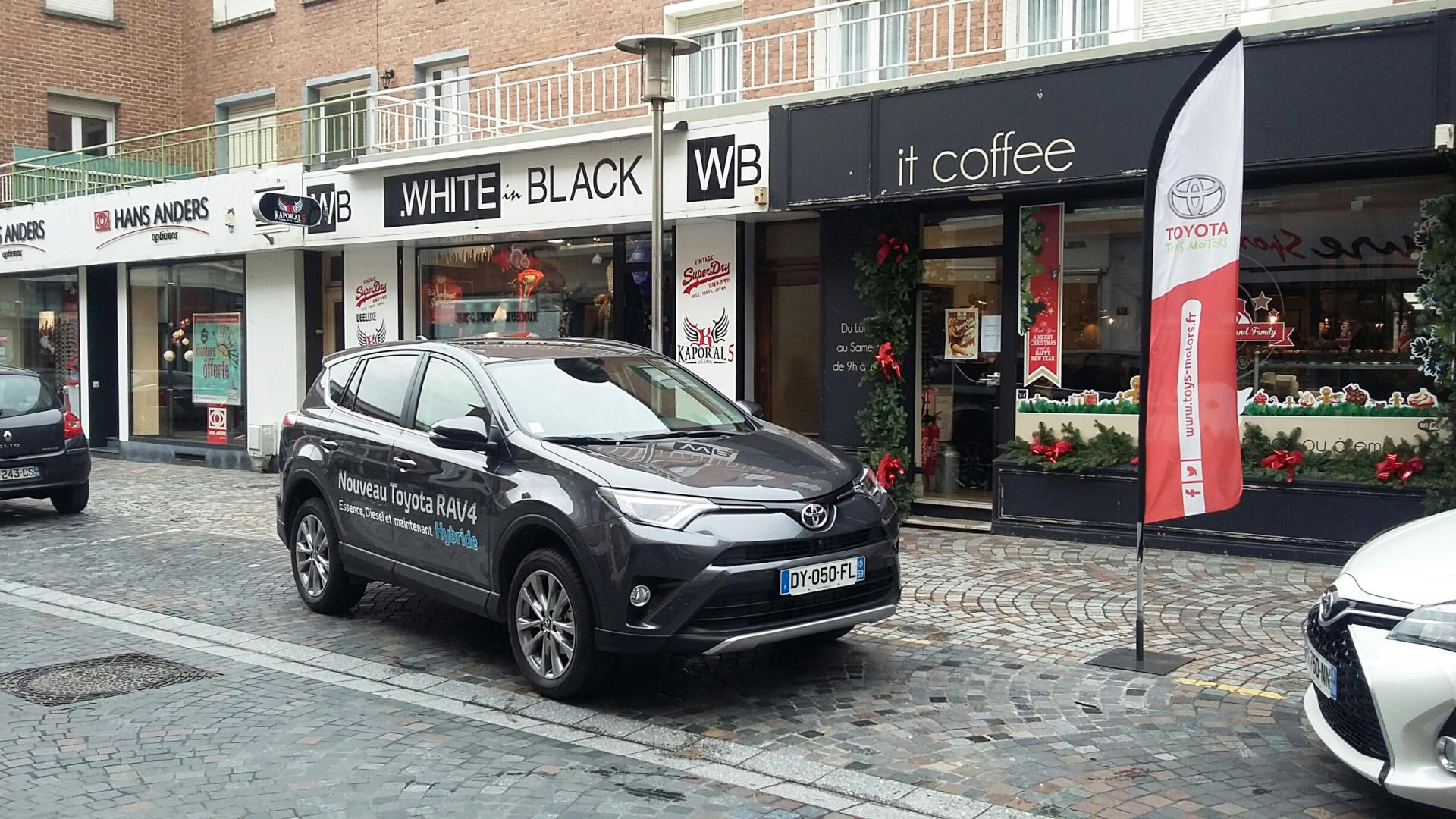 Des Toyota au marché de Noël de Dunkerque