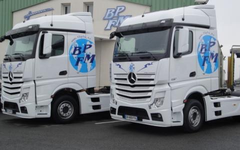 Livraison de 2 nouveaux Actros à l'entreprise TBPFM