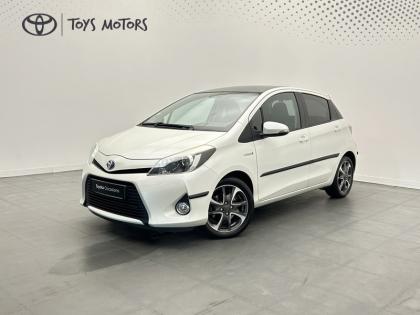 TOYOTA Yaris 100h Graphic  
