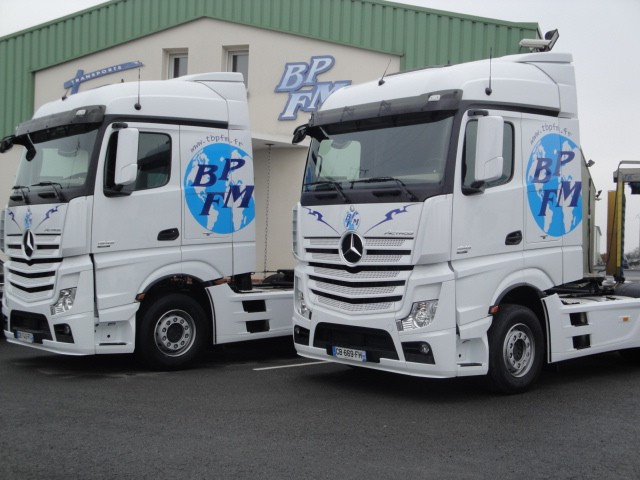 Livraison de 2 nouveaux Actros à l'entreprise TBPFM