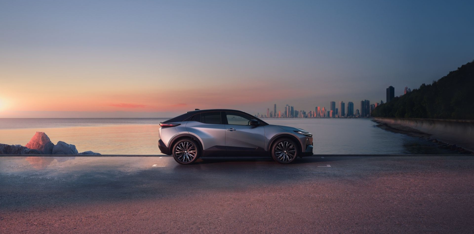 Illustration pour NOUVEAU C-HR+