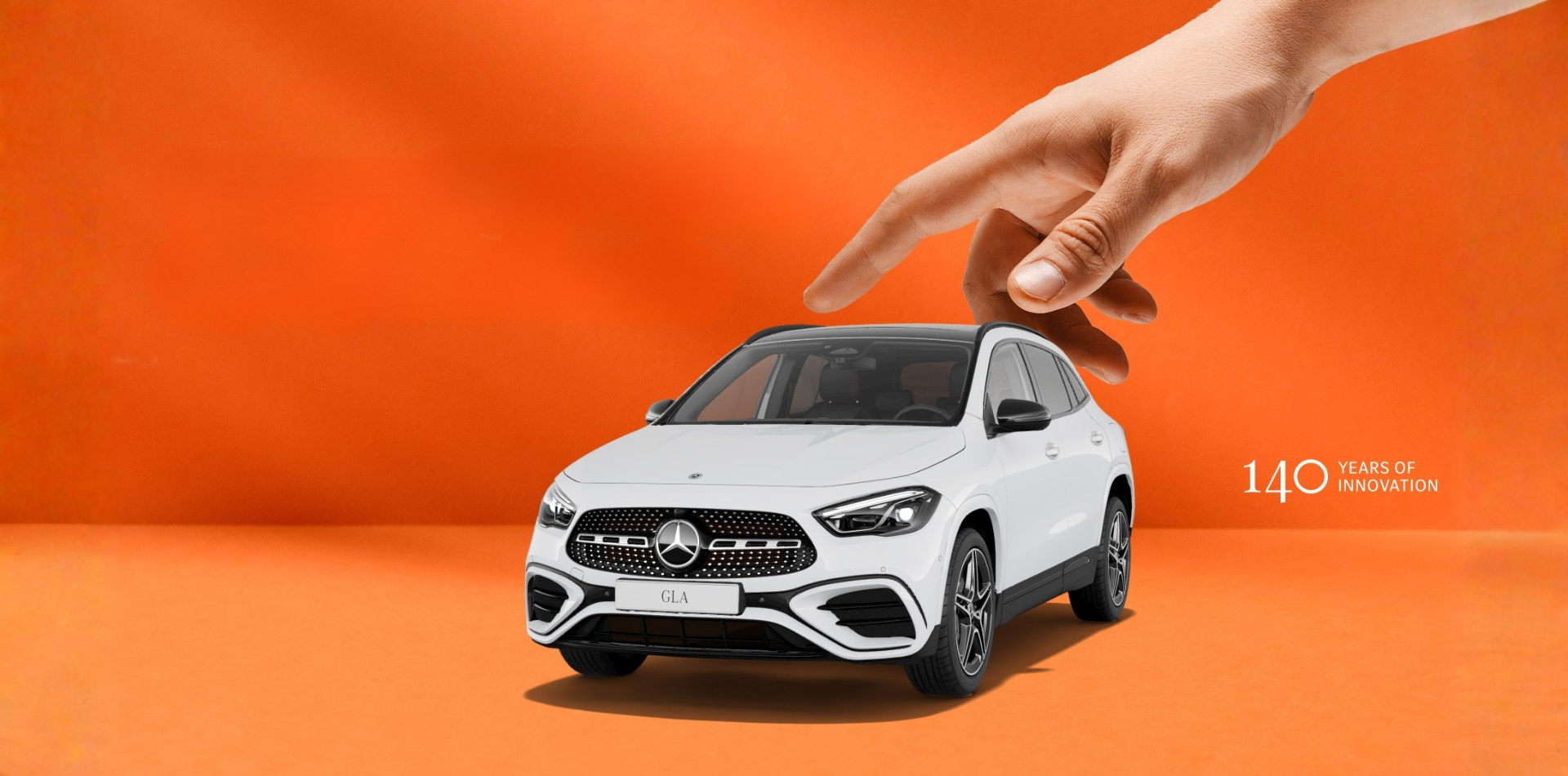 Illustration pour Votre nouvelle Mercedes, déjà à portée de main.